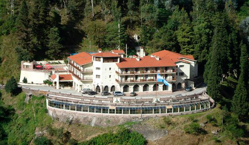 Termas de Reyes con Laguna de Yala